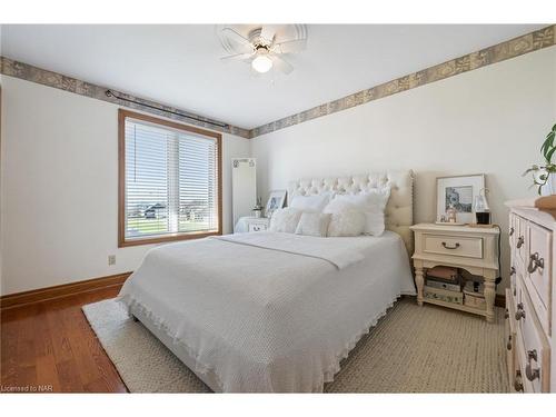 1081 Vansickle Road N, St. Catharines, ON - Indoor Photo Showing Bedroom