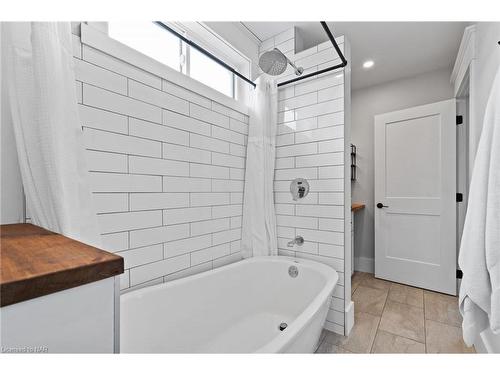 2 Nickerson Avenue, St. Catharines, ON - Indoor Photo Showing Bathroom