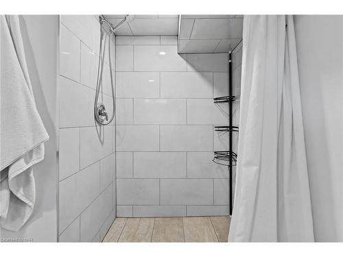 2 Nickerson Avenue, St. Catharines, ON - Indoor Photo Showing Bathroom