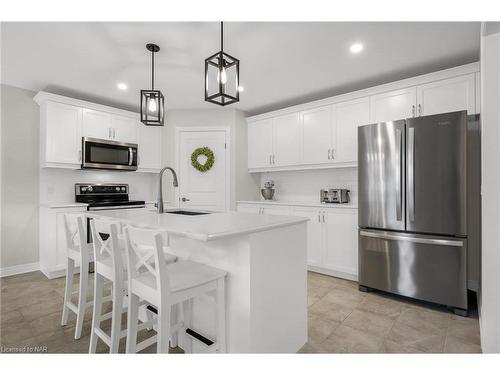 7 Mcfarland Street Street, Thorold, ON - Indoor Photo Showing Kitchen With Upgraded Kitchen