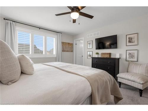 7 Mcfarland Street Street, Thorold, ON - Indoor Photo Showing Bedroom