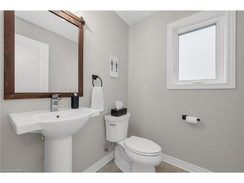 7 Mcfarland Street Street, Thorold, ON - Indoor Photo Showing Bathroom