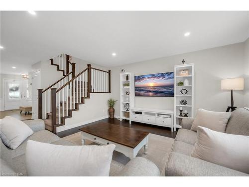 7 Mcfarland Street Street, Thorold, ON - Indoor Photo Showing Living Room