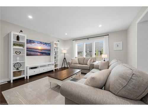 7 Mcfarland Street Street, Thorold, ON - Indoor Photo Showing Living Room