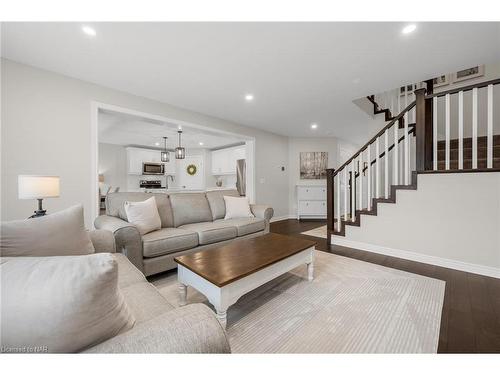 7 Mcfarland Street Street, Thorold, ON - Indoor Photo Showing Living Room