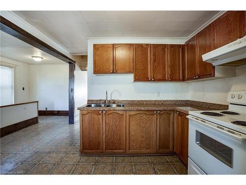 175 Mcanulty Boulevard, Hamilton, ON - Indoor Photo Showing Kitchen With Double Sink