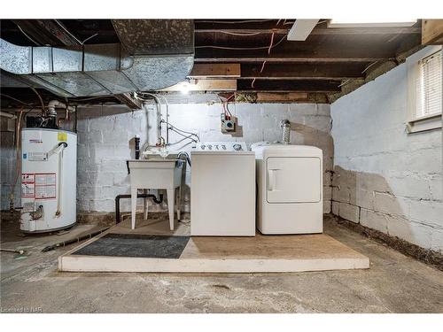 175 Mcanulty Boulevard, Hamilton, ON - Indoor Photo Showing Laundry Room