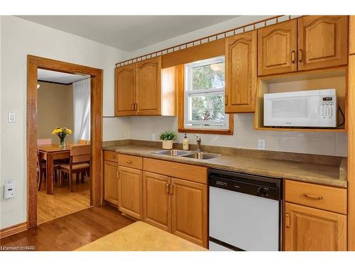 168 Thorold Road, Welland, ON - Indoor Photo Showing Kitchen With Double Sink