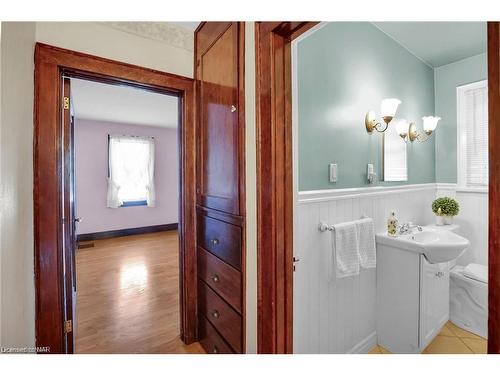 168 Thorold Road, Welland, ON - Indoor Photo Showing Bathroom