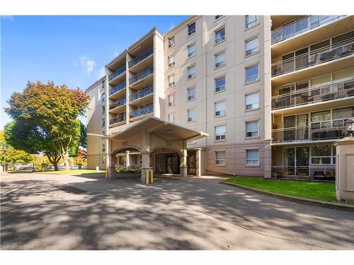 306-6390 Huggins Street, Niagara Falls, ON - Outdoor With Balcony With Facade