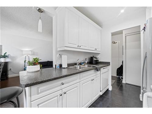 306-6390 Huggins Street, Niagara Falls, ON - Indoor Photo Showing Kitchen With Double Sink