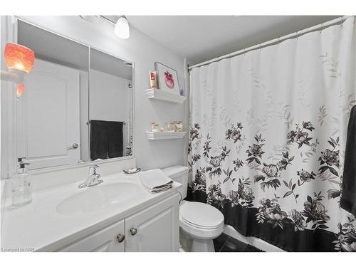 306-6390 Huggins Street, Niagara Falls, ON - Indoor Photo Showing Bathroom