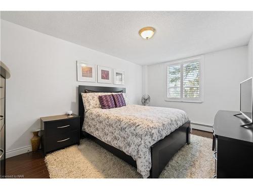 306-6390 Huggins Street, Niagara Falls, ON - Indoor Photo Showing Bedroom