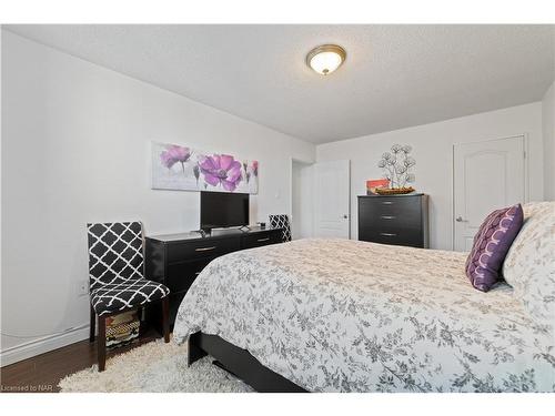 306-6390 Huggins Street, Niagara Falls, ON - Indoor Photo Showing Bedroom