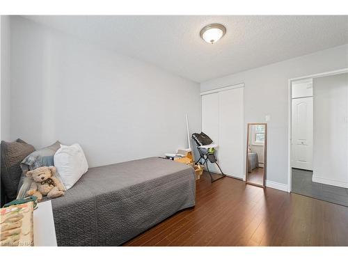 306-6390 Huggins Street, Niagara Falls, ON - Indoor Photo Showing Bedroom