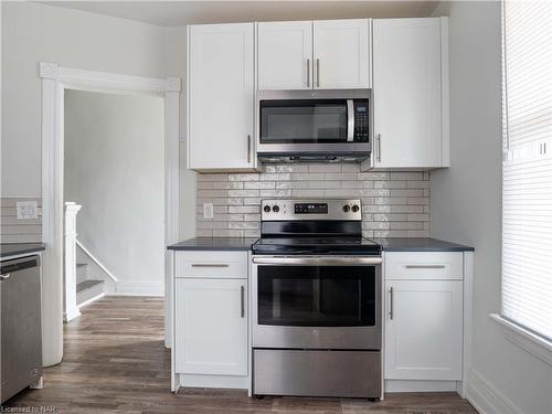 5 Herrick Avenue, St. Catharines, ON - Indoor Photo Showing Kitchen With Upgraded Kitchen