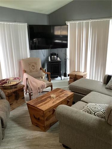 2853 Bethune Av Avenue, Ridgeway, ON - Indoor Photo Showing Living Room