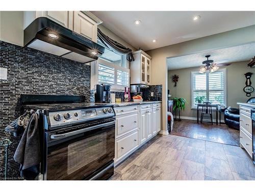 48 Robert Street, Welland, ON - Indoor Photo Showing Kitchen