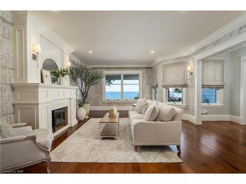 30 Dalhousie Avenue, St. Catharines, ON - Indoor Photo Showing Living Room With Fireplace