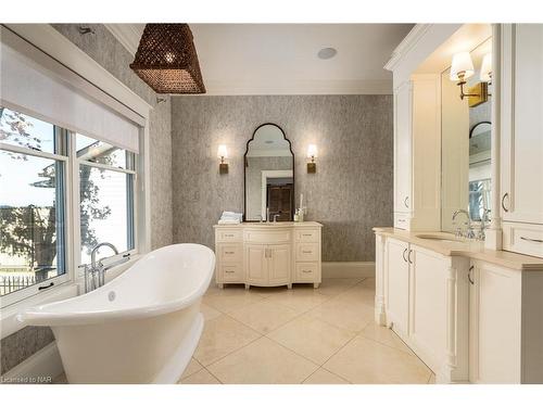 30 Dalhousie Avenue, St. Catharines, ON - Indoor Photo Showing Bathroom