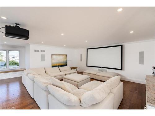 30 Dalhousie Avenue, St. Catharines, ON - Indoor Photo Showing Living Room