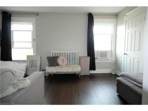 2-5029 Fourth Avenue, Niagara Falls, ON - Indoor Photo Showing Bedroom