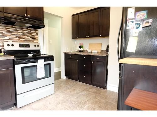 2-5029 Fourth Avenue, Niagara Falls, ON - Indoor Photo Showing Kitchen