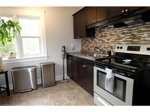 2-5029 Fourth Avenue, Niagara Falls, ON - Indoor Photo Showing Kitchen