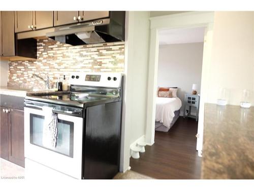 2-5029 Fourth Avenue, Niagara Falls, ON - Indoor Photo Showing Kitchen