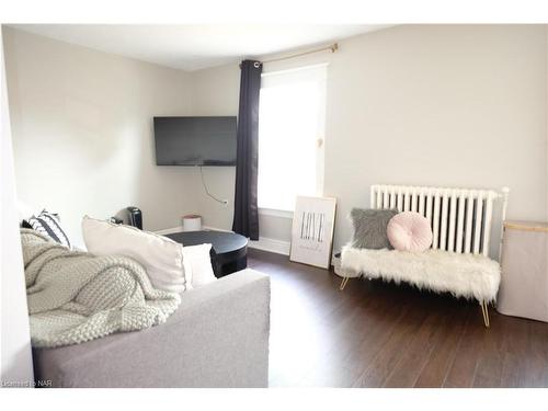 2-5029 Fourth Avenue, Niagara Falls, ON - Indoor Photo Showing Bedroom