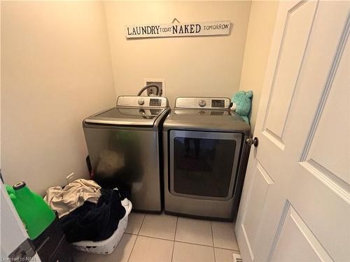 8779 Dogwood Crescent, Niagara Falls, ON - Indoor Photo Showing Laundry Room