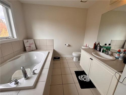 8779 Dogwood Crescent, Niagara Falls, ON - Indoor Photo Showing Bathroom