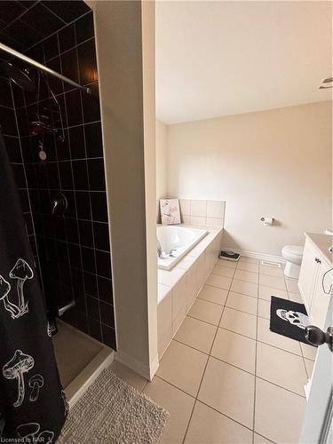 8779 Dogwood Crescent, Niagara Falls, ON - Indoor Photo Showing Bathroom