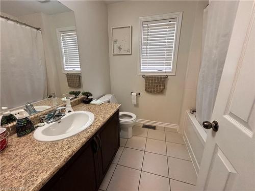 8779 Dogwood Crescent, Niagara Falls, ON - Indoor Photo Showing Bathroom