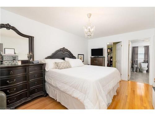 1 Shaver Road, St. Catharines, ON - Indoor Photo Showing Bedroom