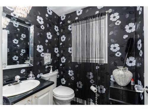 1 Shaver Road, St. Catharines, ON - Indoor Photo Showing Bathroom