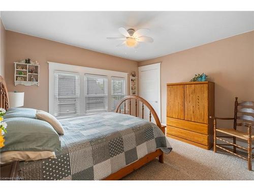 4743 Epworth Circle, Niagara Falls, ON - Indoor Photo Showing Bedroom