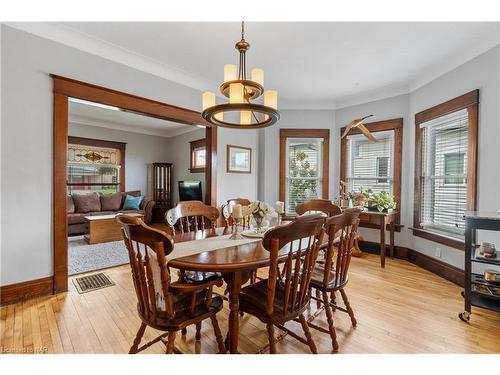 4743 Epworth Circle, Niagara Falls, ON - Indoor Photo Showing Dining Room