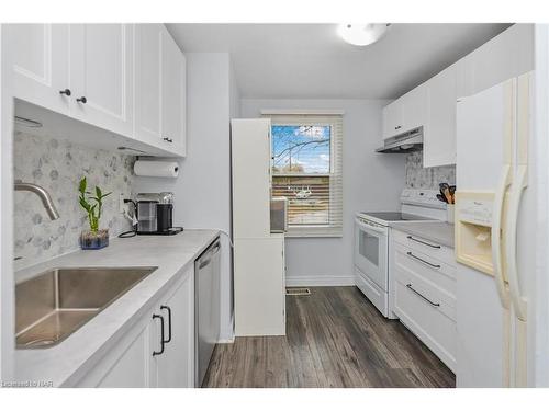 3125 Secord Place, Niagara Falls, ON - Indoor Photo Showing Kitchen