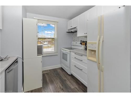 3125 Secord Place, Niagara Falls, ON - Indoor Photo Showing Kitchen