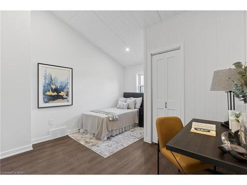 2062 Snider Road, Port Colborne, ON - Indoor Photo Showing Bedroom