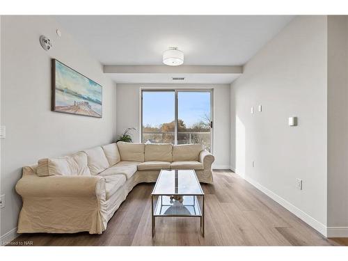 502-118 West Street, Port Colborne, ON - Indoor Photo Showing Living Room