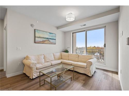 502-118 West Street, Port Colborne, ON - Indoor Photo Showing Living Room