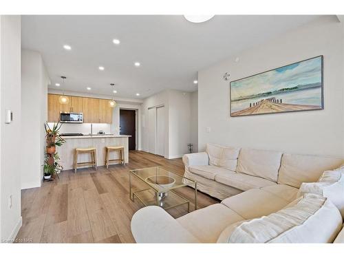 502-118 West Street, Port Colborne, ON - Indoor Photo Showing Living Room