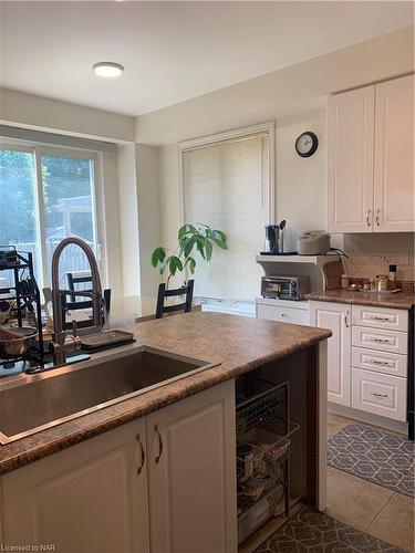 8817 Kudlac Street, Niagara Falls, ON - Indoor Photo Showing Kitchen