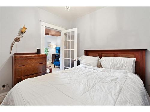 107 Carlton Street, St. Catharines, ON - Indoor Photo Showing Bedroom