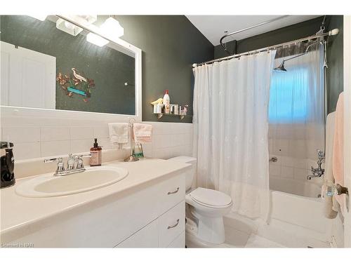 107 Carlton Street, St. Catharines, ON - Indoor Photo Showing Bathroom