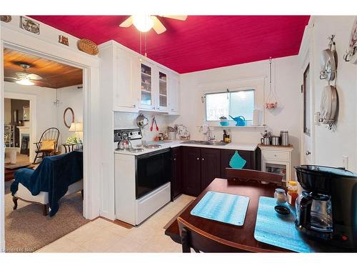 107 Carlton Street, St. Catharines, ON - Indoor Photo Showing Kitchen