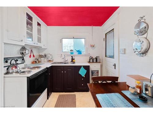 107 Carlton Street, St. Catharines, ON - Indoor Photo Showing Kitchen