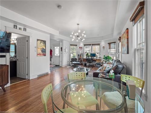 4330 Simcoe Street, Niagara Falls, ON - Indoor Photo Showing Dining Room